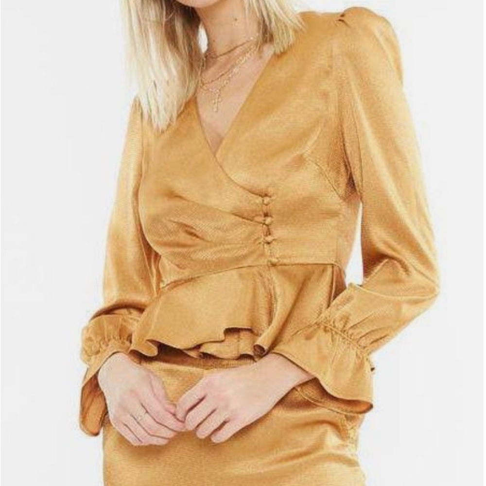 NWOT 4 SI3NNA Laura Long Sleeve Wrap Top with Ruffled Waist and Cuff Size M
